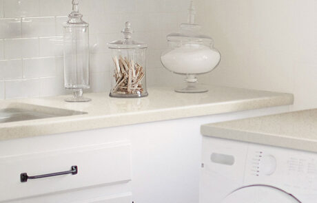 Corian i farven Linen brugt som bordplade i bryggers